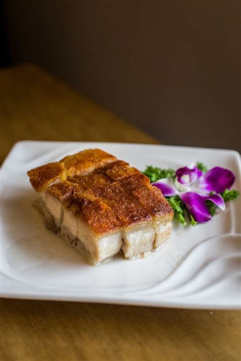 Dine In Or Take Out This Restos Lechon Macau Retains Its Crackling