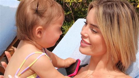 Sophie Codegoni al mare con la figlia Céline Mediaset Infinity