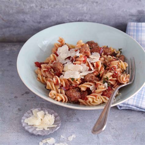 Schnelle Pasta Mit Bratwurstsugo Rezept Küchengötter