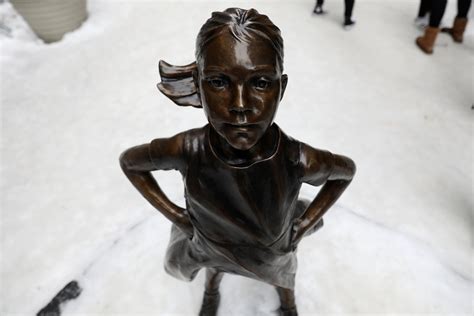 Wall Street S Charging Bull Artist Challenges Fearless Girl