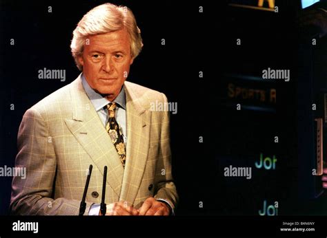 Fernsehmoderator Michael Aspel Fotos Und Bildmaterial In Hoher