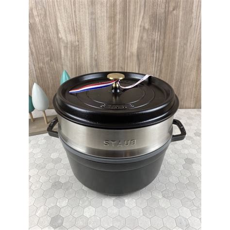 【staub 團購】 Staub 26 經典圓鍋 含蒸籠 無蒸籠 霧黑色 1133825 蝦皮購物