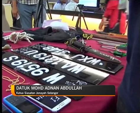 Polis Tahan Dua Warga Colombia Disyaki Pecah Rumah Video Dailymotion