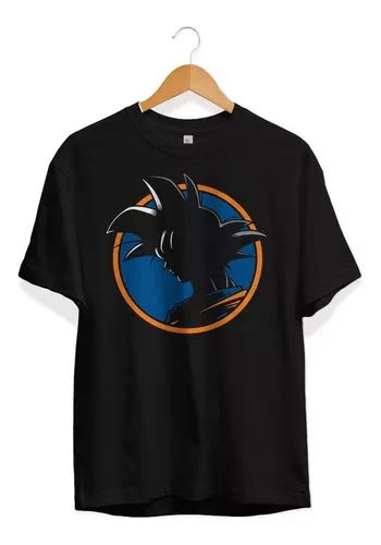 Remera Dragon Ball Z Goku Silueta Anime Algodón Color Negro en venta en