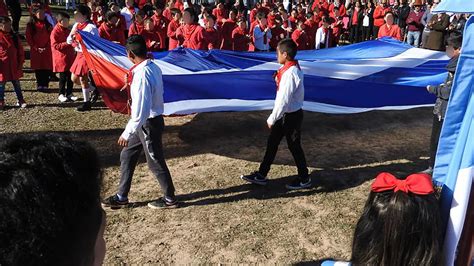 En Un Colegio De Chaco Llevan Como Escudo La Cara Del Che Guevara E