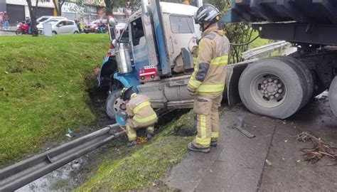 Accidente De Tractocamión Sobre La Autopista Norte Generó Tremendo Trancón Minuto30