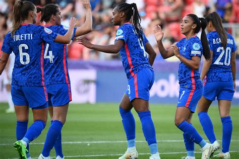 Euro F Minin Les Bleues Crasent L Italie Pour Leurs D Buts