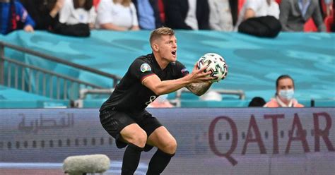 Toni Kroos Kontert Kritik Von Uli Hoene Im Em Doppelpass