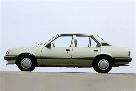 Opel Ascona 1 6 S GL autó műszaki adatok Auto specifikacio hu