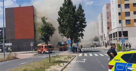 Aparatoso incendio en Alcorcón desata el pánico en la localidad pero