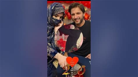 Shahid Afridi With His Wife Nadia Afridi Wife Shahid Afridi Wife And Daughters Shahidafridi