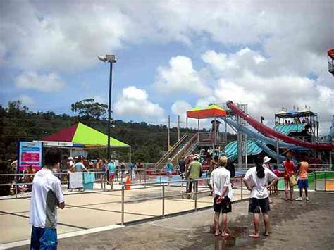 Aqualoop Water Slide At Wetnwild Gold Coast Parkz Theme Parks