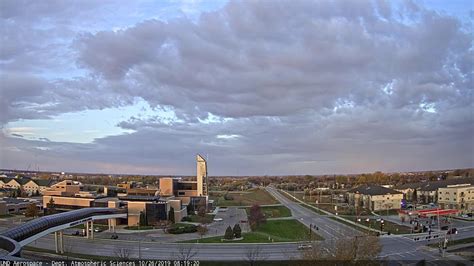 Morning showers, virga, and rainbows - 26 October 2019 - YouTube