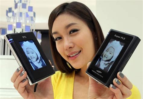 Samsung Shows Off Super PLS LCD Displays