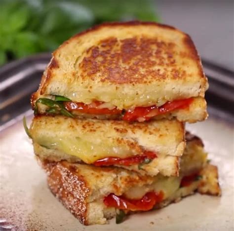 How To Make The Most Amazing Roasted Tomato Grilled Cheese Sandwiches