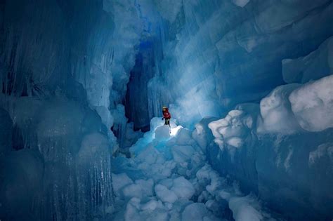 Explorers discover huge ‘lost’ cave with 3 floors & giant hall in Antarctica (PHOTOS) — RT World ...