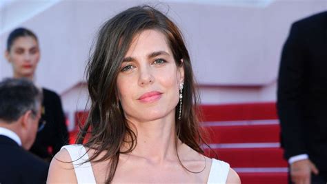 Charlotte Casiraghi Begeistert Mit Jeans Und Natürlicher Schönheit