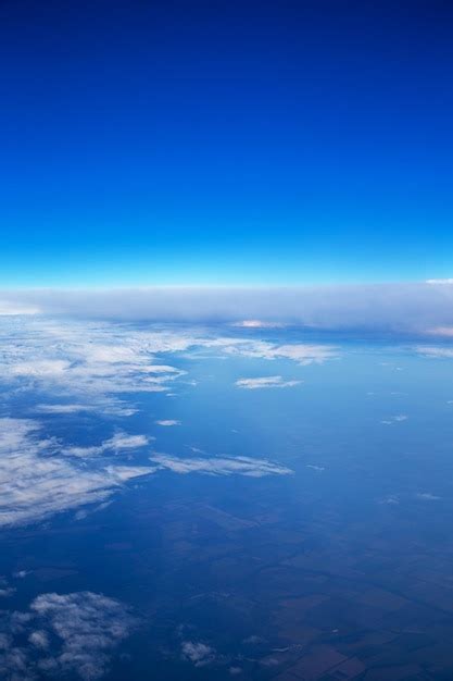 Nubes Una Vista Desde La Ventana Del Avi N Foto Premium