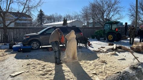 Carvers Show Off Their Skills With The Chainsaw At Northern Manitoba