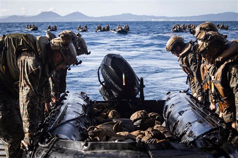 St Marine Expeditionary Unit Conduct A Boat Launch Uss New Orleans