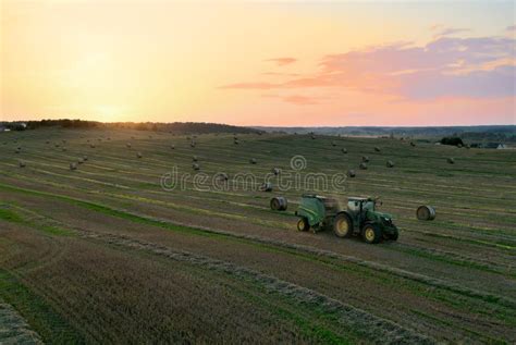 John Deere Tracteur R Avec Benne Ronde John Deere V R Fabriquant