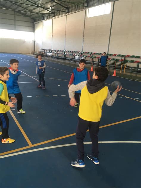 El Maestro Luichi de Educación Física 5º y 6º Jugamos al balonmano