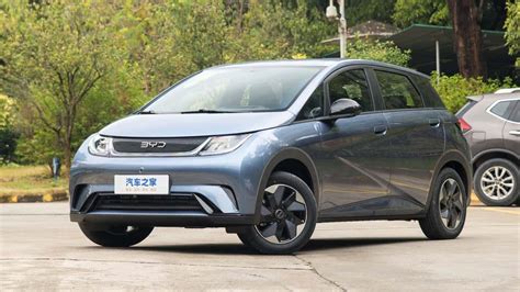 BYD Dolphin terá versão mais barata 500 km de alcance na China