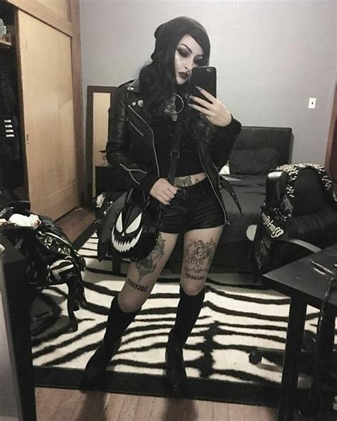 Pin On Morticiansflame Olivia Sinclair Model Gothic Outfits