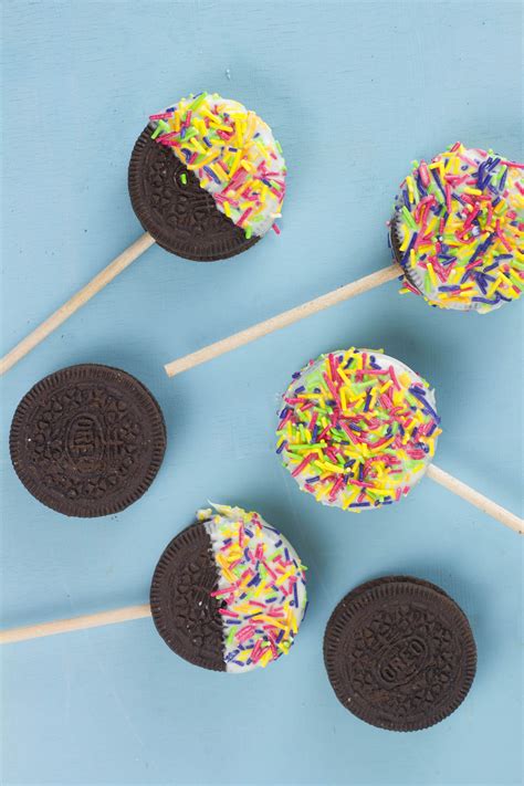 These 3 Ingredient Oreo Pops Are A Great Activity To Enjoy With The