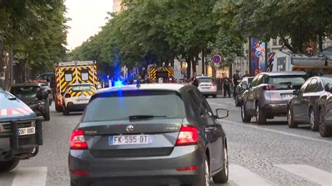 Policier attaqué au couteau à Paris lagresseur est décédé RTBF Actus