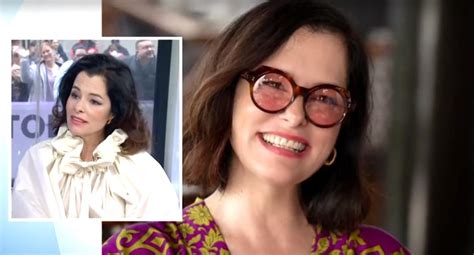 Parker Posey Shows Off Her Over The Top ‘white Lotus Accent