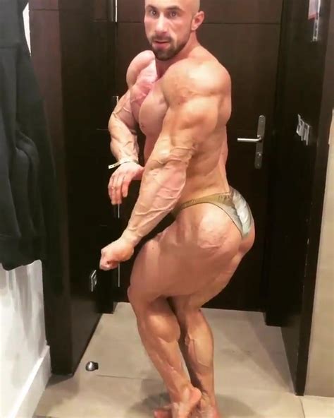 Hot Bodybuilder Posing Video 4 ThisVid