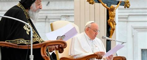 Francisco Abraza Al Papa Copto Que Esta Visita Nos Acerque Un Paso