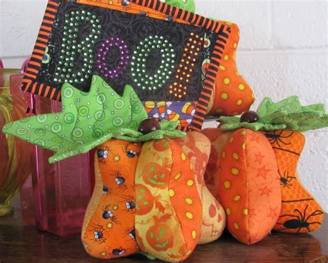 Pecks Pieces Funky Pumpkin Pincushion Free Tutorial And Pattern