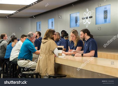 855 Genius Bar Images Stock Photos And Vectors Shutterstock