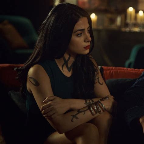 Pin De Sollh3 Em Shadowhunters Season 3 Cast Isabelle Lightwood