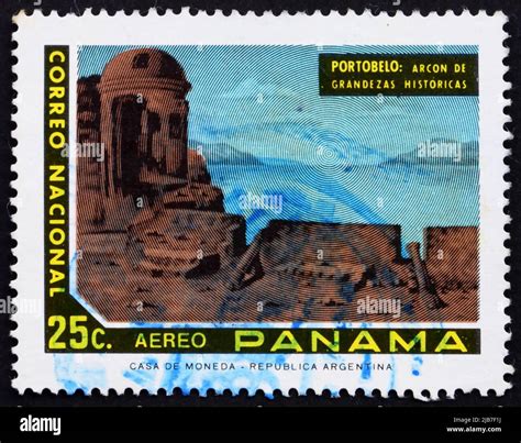 PANAMÁ CIRCA 1972 Un sello impreso en la Vista de Espectáculos de