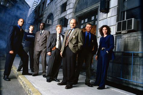 Nypd Blue En Int Grale Sur Disney Cinq Raisons De Voir Ou Revoir