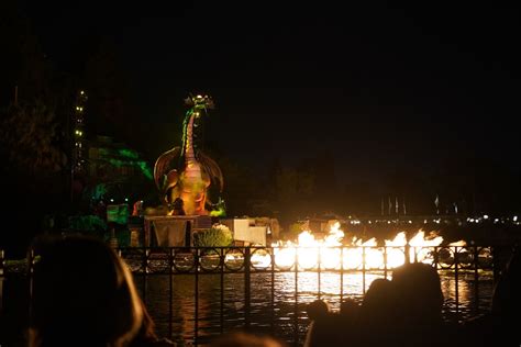 Maleficent dragon caught fire during Fantasmic! at Disneyland