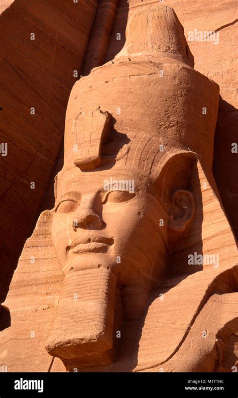 Estatua De Rams S Ii En El Gran Templo De Abu Simbel En Nubia En El