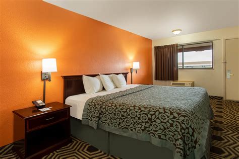 Travelodge by Wyndham Chicago - South Holland | South Holland, IL Hotels