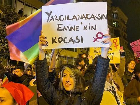 Feminist Gece Yürüyüşüne Katılan Kadınlar Birbirinden Atarlı Giderli