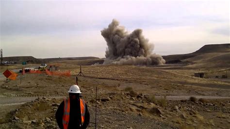 Explosión De Dinamita En Una Voladura De Alguna Mina En La Sierra Youtube