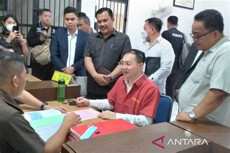 Apin Bk Bos Judi Online Terbesar Di Sumut Diserahkan Kepada Jaksa