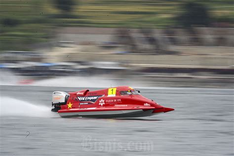 Jonas Andersson Juara Sprint Race 1 F1 Poweboat Danau Toba