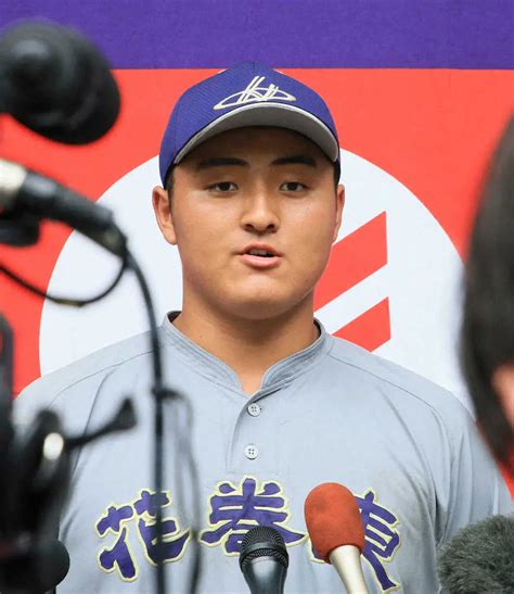 ＜岩手大会 花巻東・一関二＞今大会初安打初打点の花巻東・佐々木はインタビューに答える（撮影・尾崎 有希） ― スポニチ Sponichi