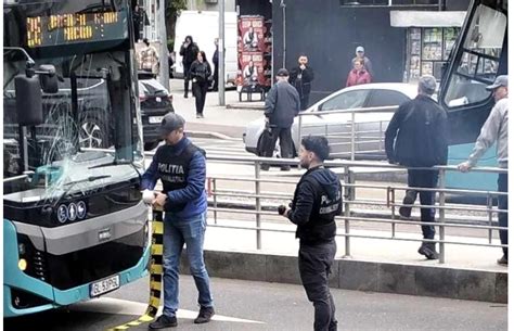 Un Autobuz Plin Cu C L Tori A Lovit Trei Femei Pe O Trecere De Pietoni