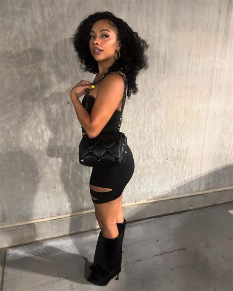 Alix Lapri (@thealixlapri) • Instagram photos and videos