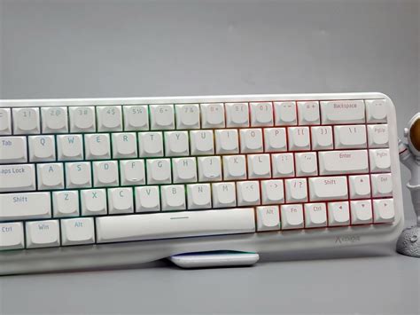 Kemove K68 Mechanical Keyboard Has A Hot Swappable Switch Design That