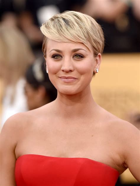 Kaley Cuoco Busty Wearing A Strapless Red Dress At 21st Annual Screen